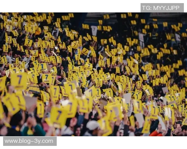 胜利球迷在比赛中高呼C罗名字展现对队长的坚定支持与热爱